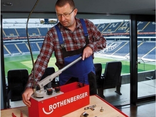 Как выбрать опрессовочный насос и проверить трубы 